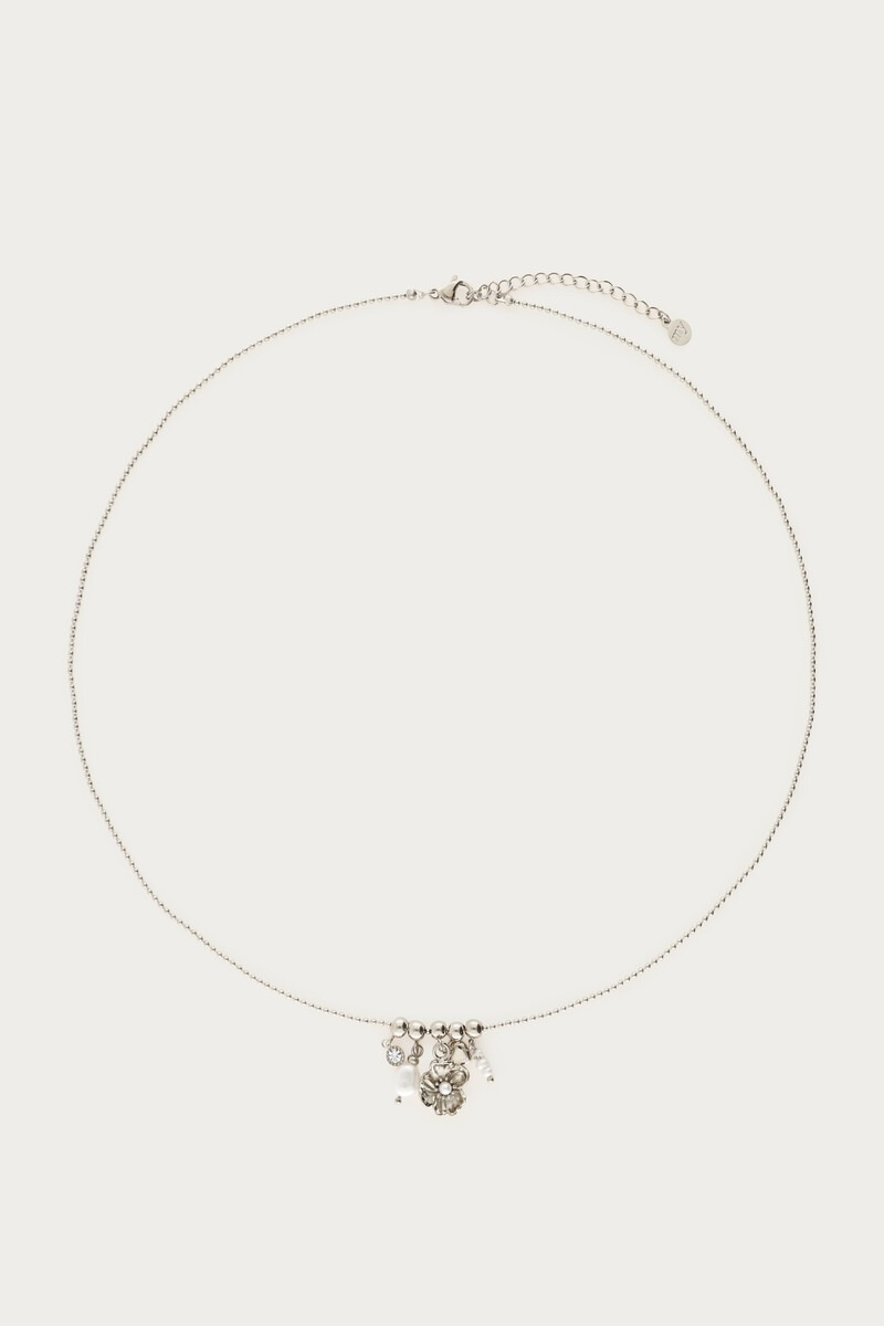 Ketting met ranonkel bloem en zoetwaterparels