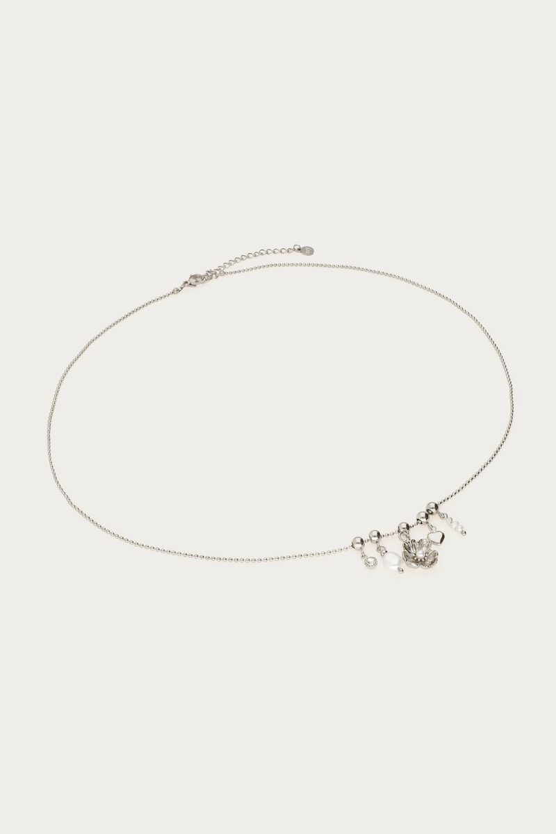 Necklace with ranunculus flower and freshwater pearls | My Jewellery