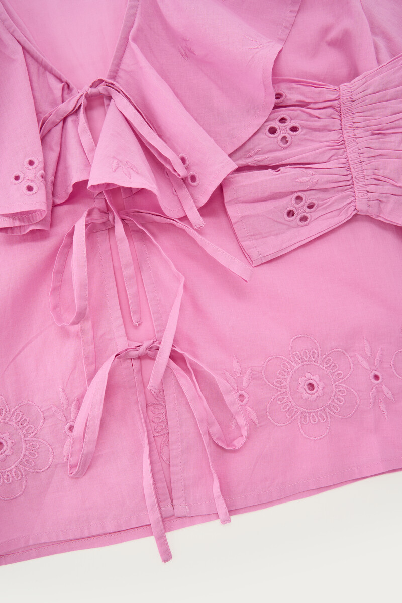 Pink embroidery top with v-neckline and bows | My Jewellery