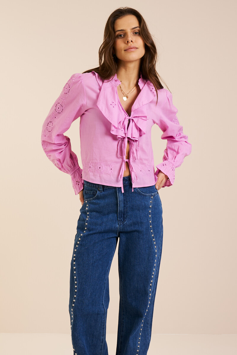 Pink embroidery top with v-neckline and bows | My Jewellery