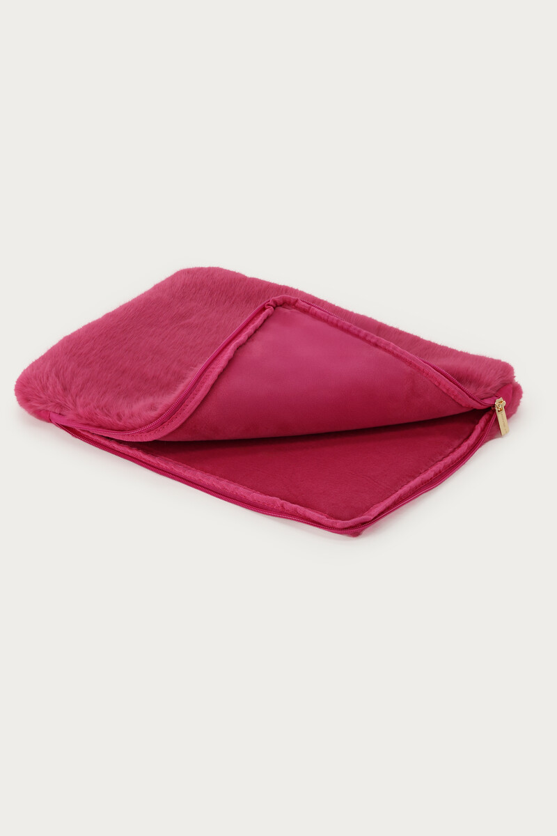 Pink fur look laptop sleeve | My Jewellery