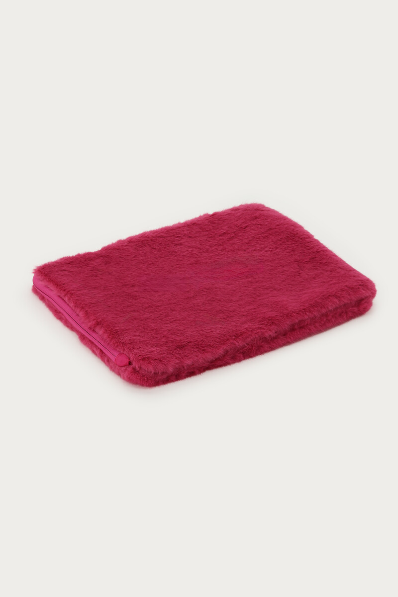 Pink fur look laptop sleeve | My Jewellery
