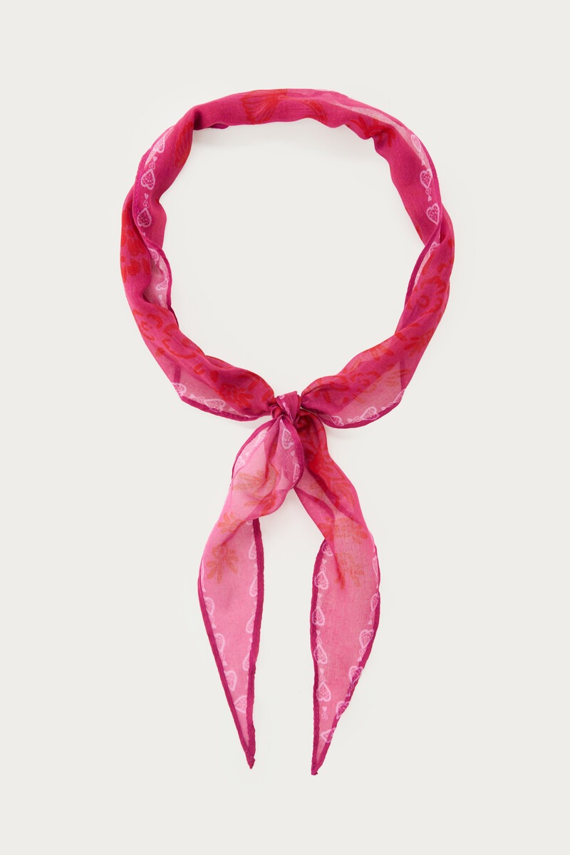 Foulard léger rose avec imprimé bandana rouge
