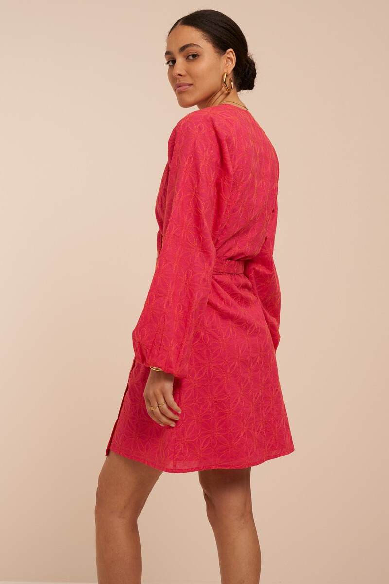 Roze wikkeljurk met embroidery details