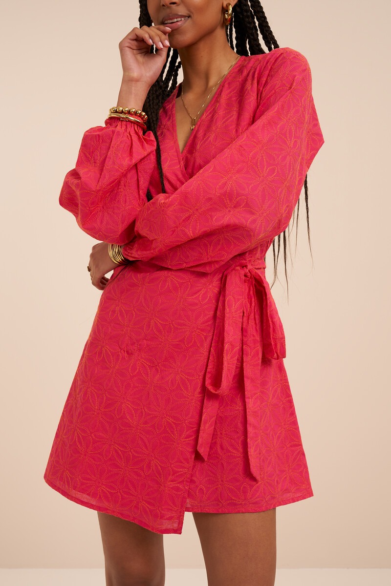 Robe portefeuille rose avec broderies 