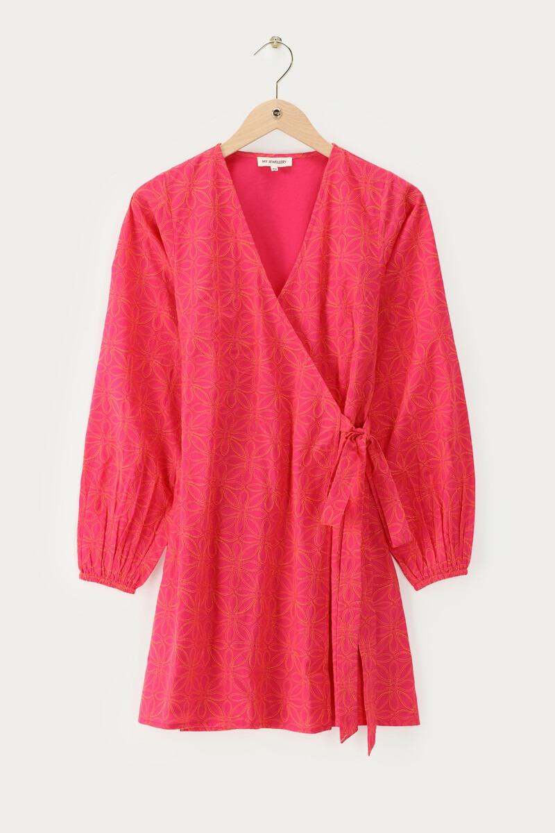 Roze wikkeljurk met embroidery details