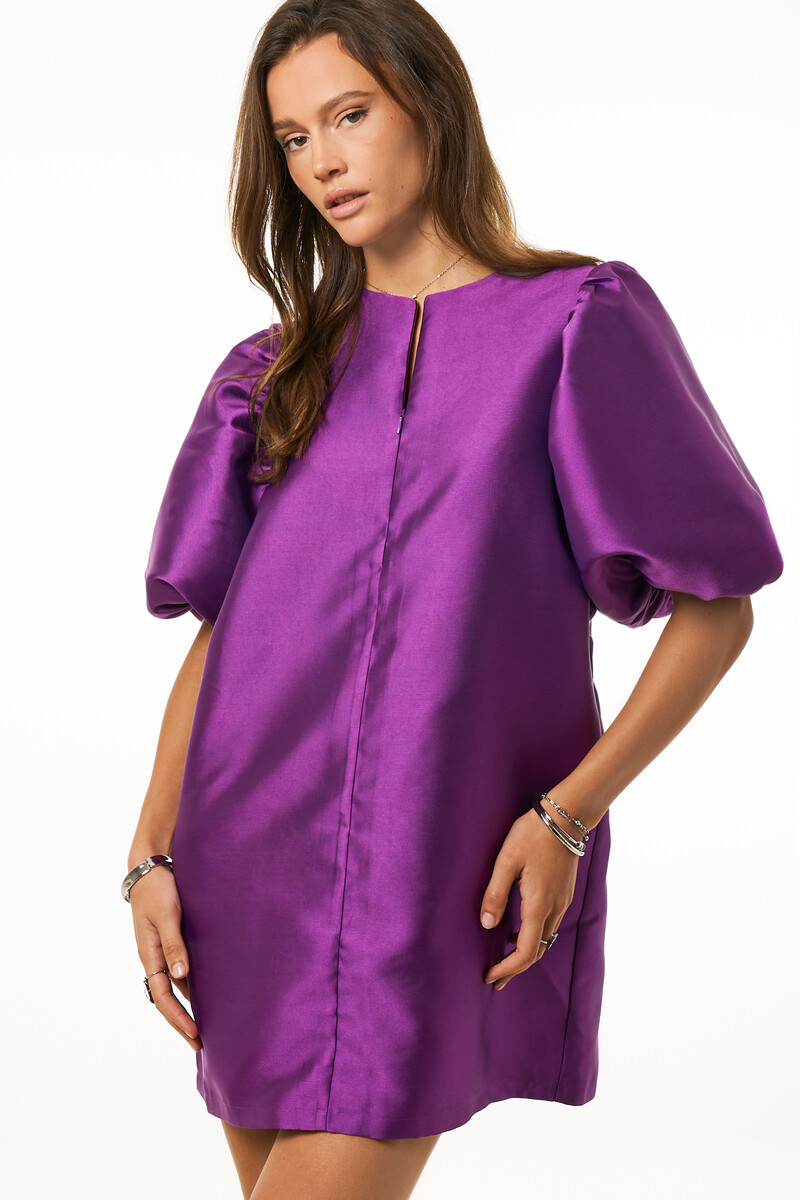 Purple dress with short puff sleeves | My Jewellery
