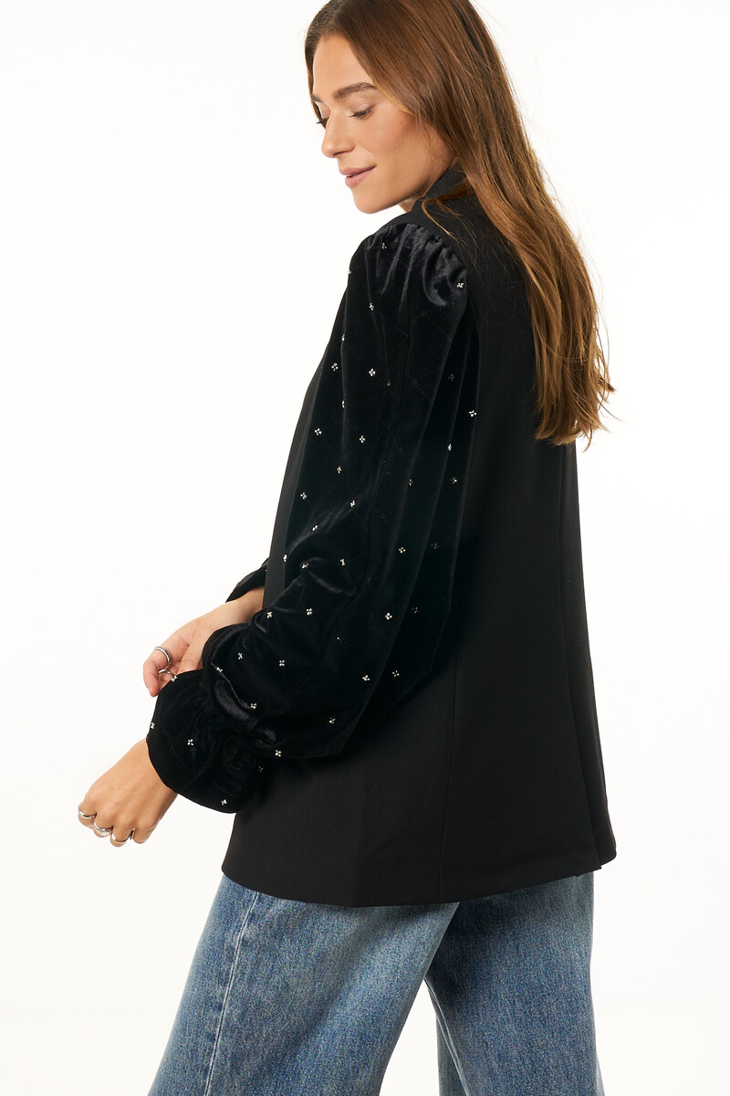 Re-celebrate black blazer with velvet sleeves | My Jewellery