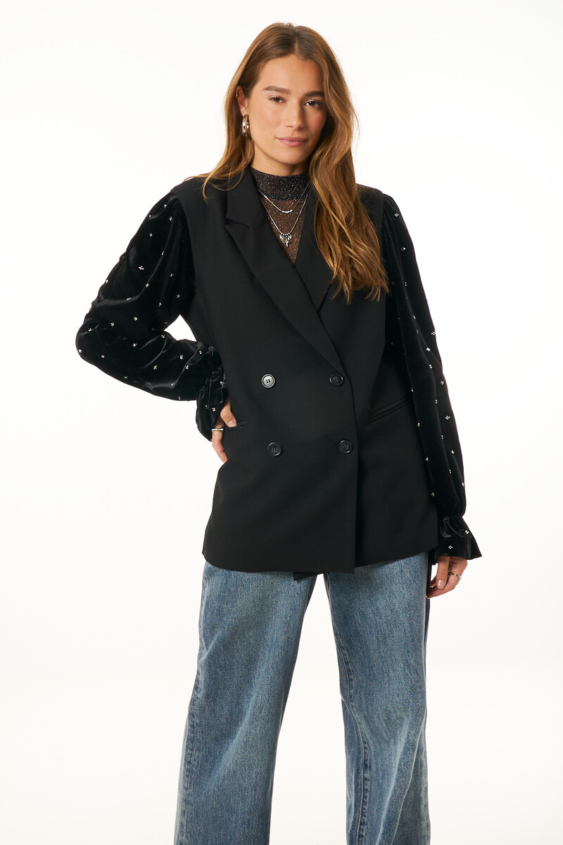 Re-celebrate black blazer with velvet sleeves | My Jewellery
