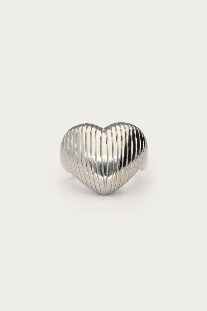 Ring ribbed heart-shaped