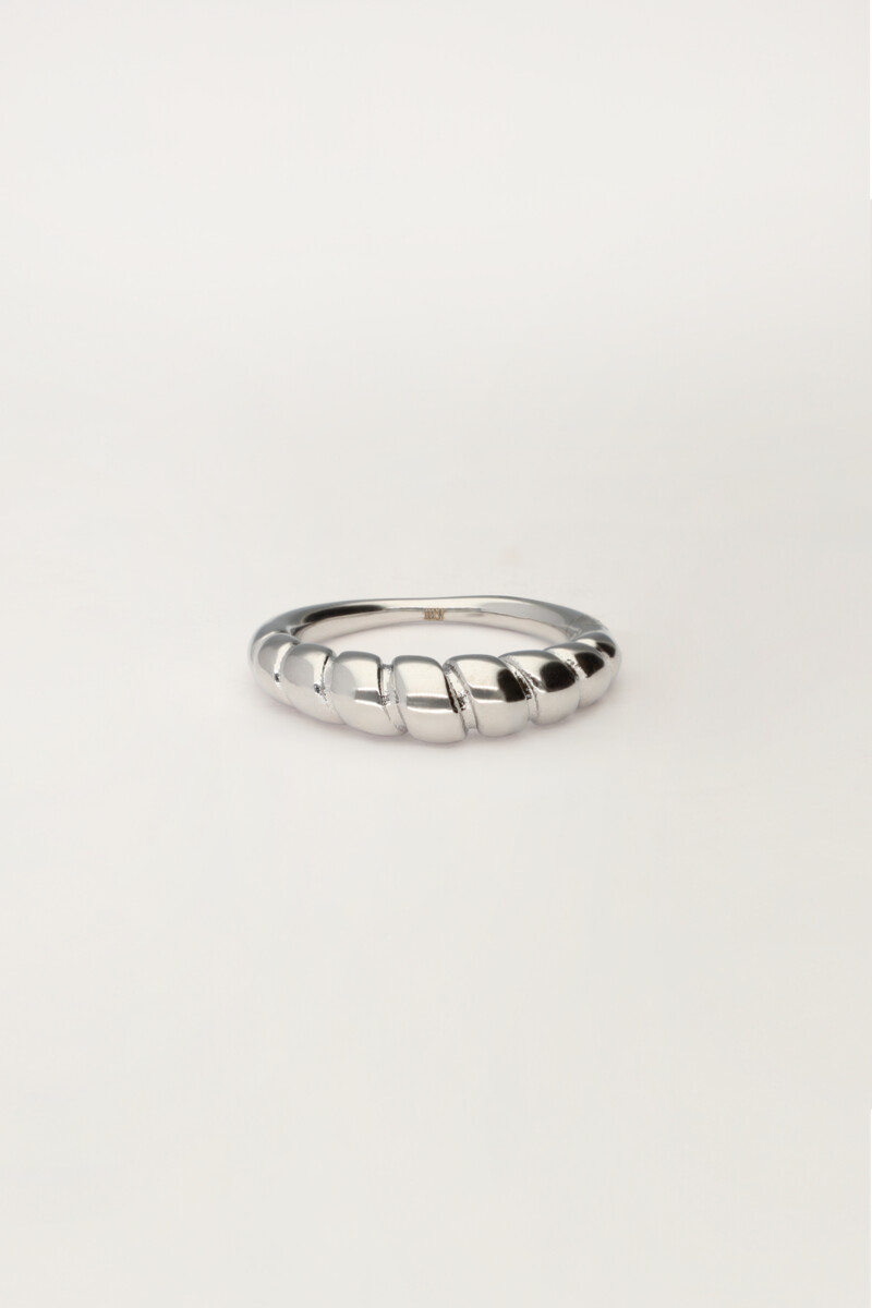 Ridged ring 