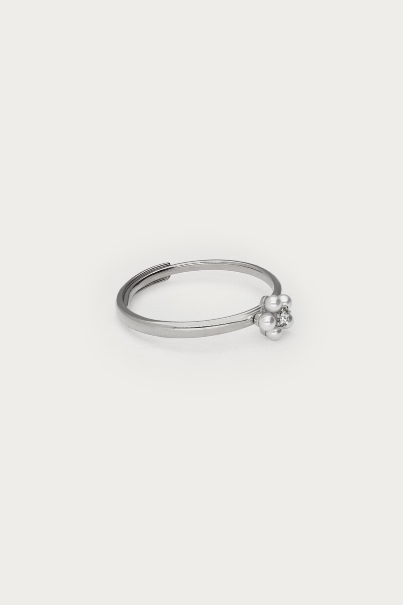 Ring with freshwater pearl flower and mini rhinestone