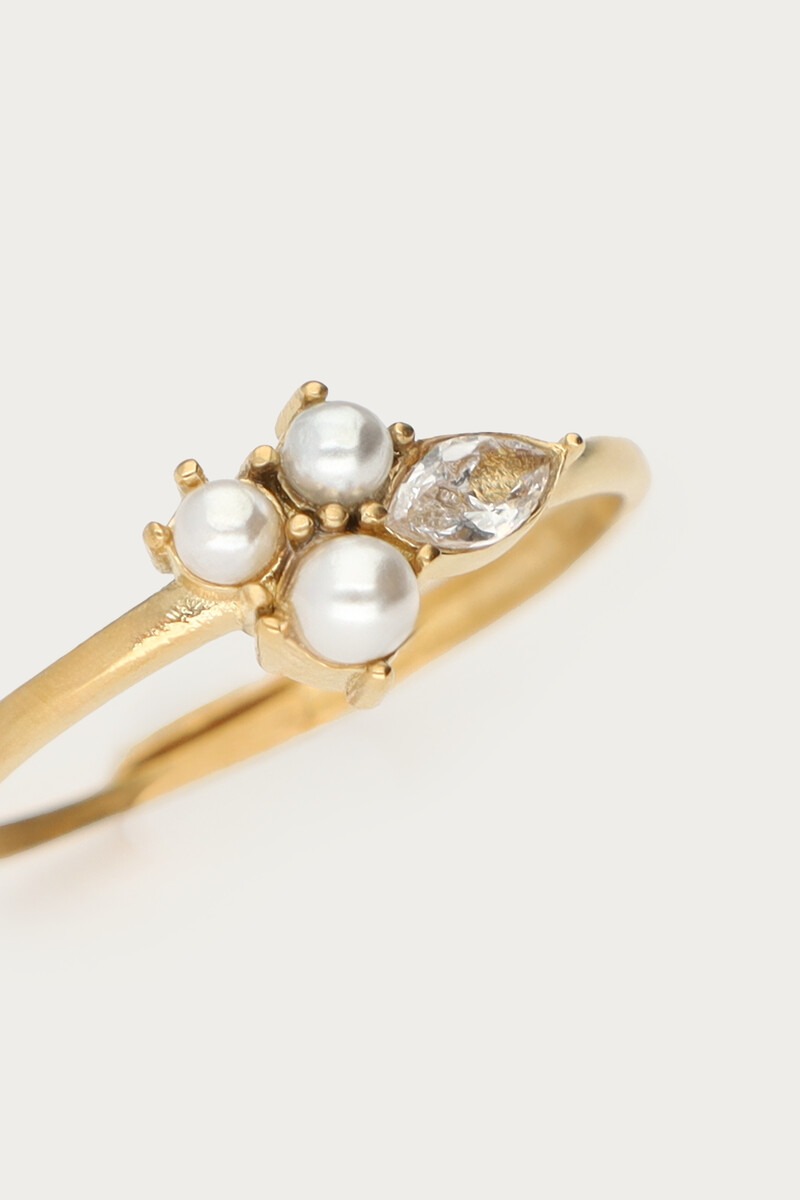 Ring mit Süßwasserperlen und Strassstein