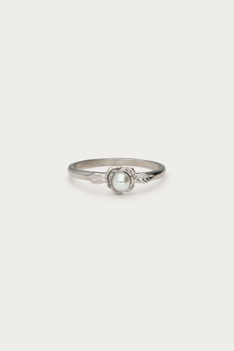 Ring with rose and faux pearl