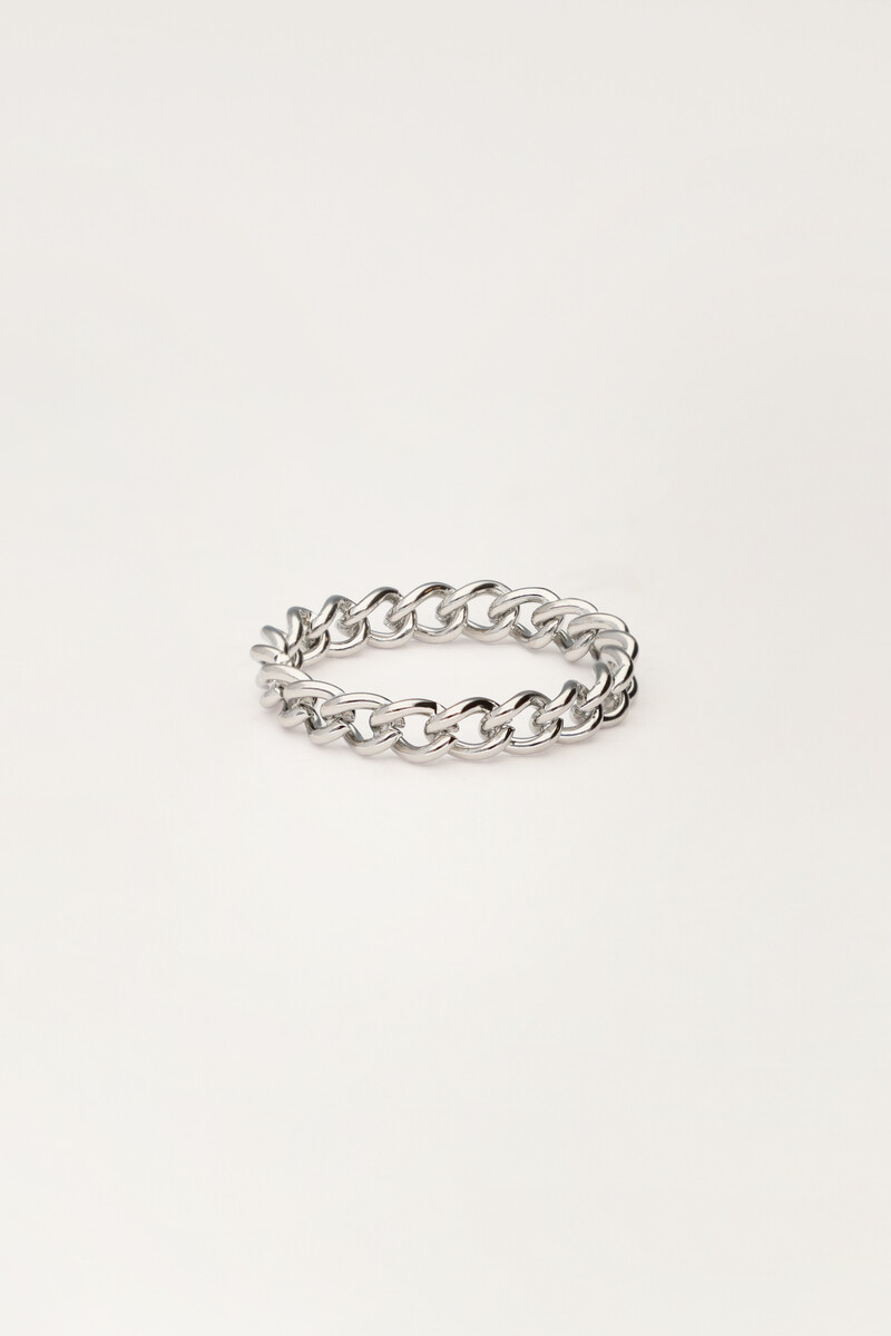Ring with small chain links 
