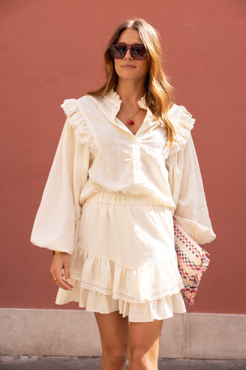 White skirt with lace and ruffles | My Jewellery