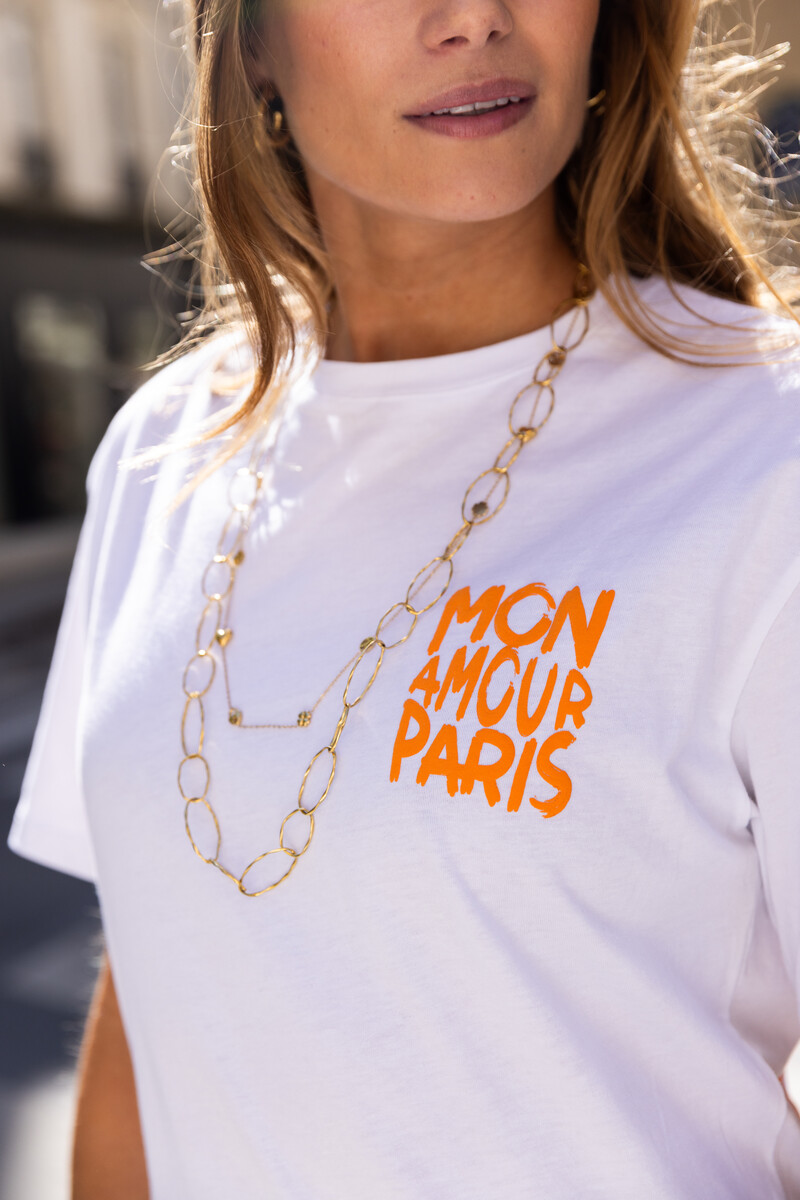White T-shirt with orange "Mon amour Paris"