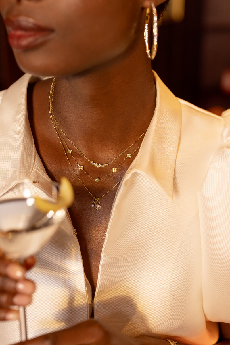 Midnight necklace with five rhinestone clovers | My Jewellery