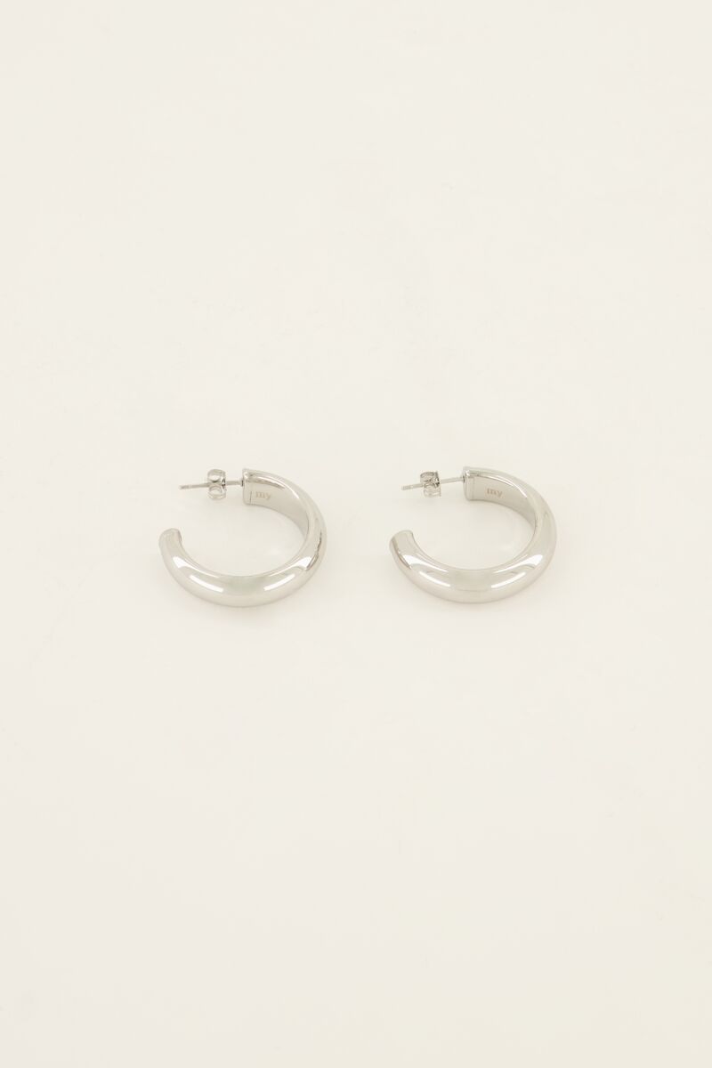 Kleine oorringen rond open