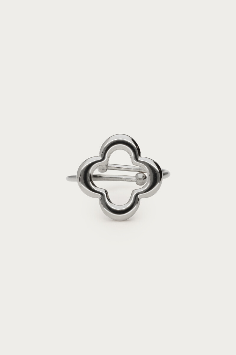 Bold statement ring clover medium