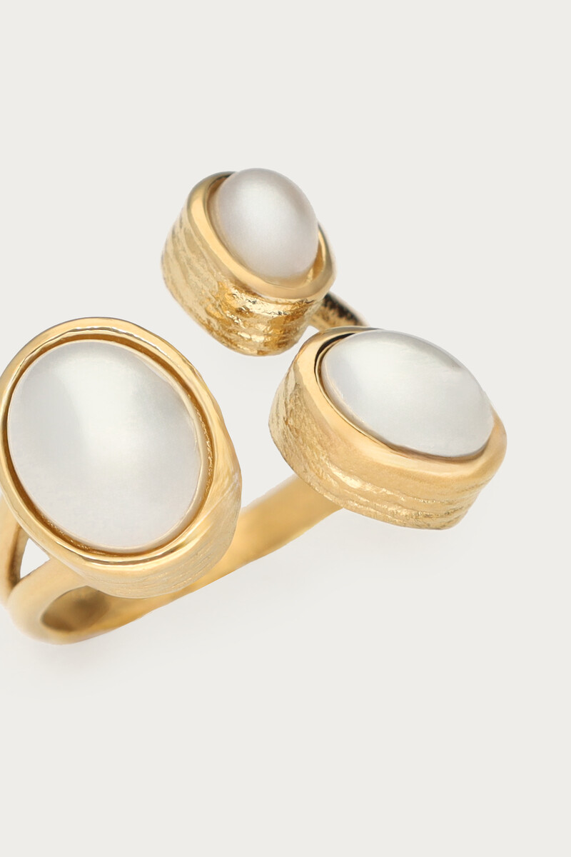 Statement ring with three faux pearl stones | My Jewellery