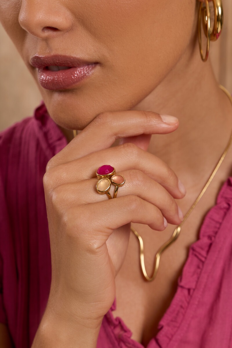Art statement ring with three pink stones
