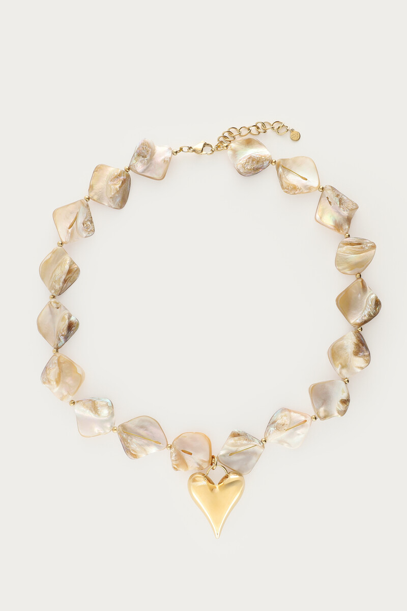Statement shell necklace with heart