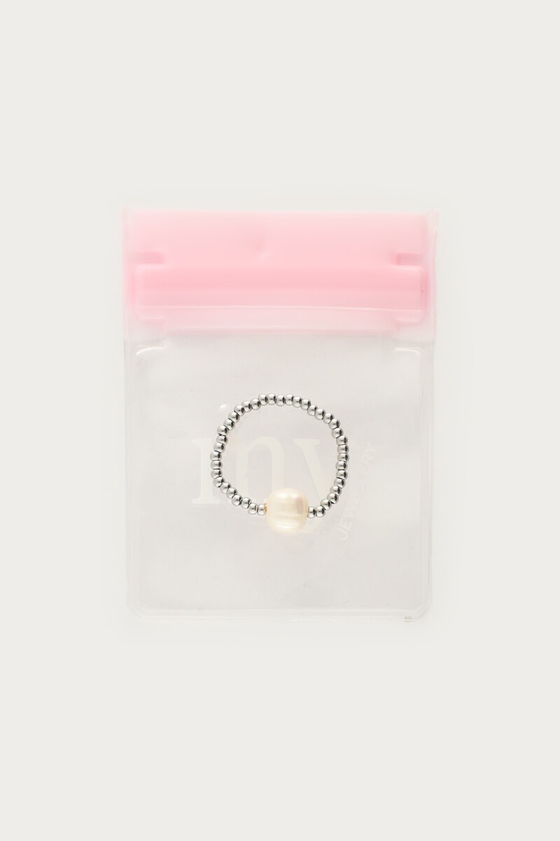 Stretch ring with natural pearl