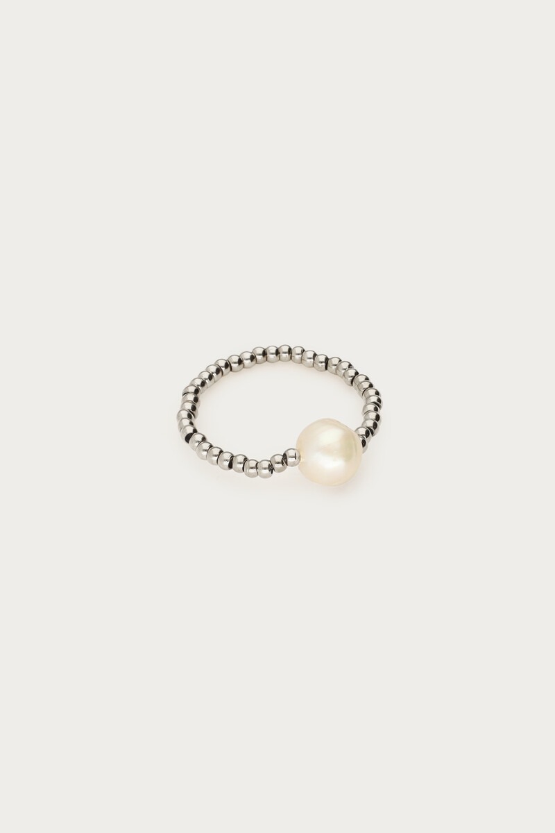 Stretch ring with natural pearl