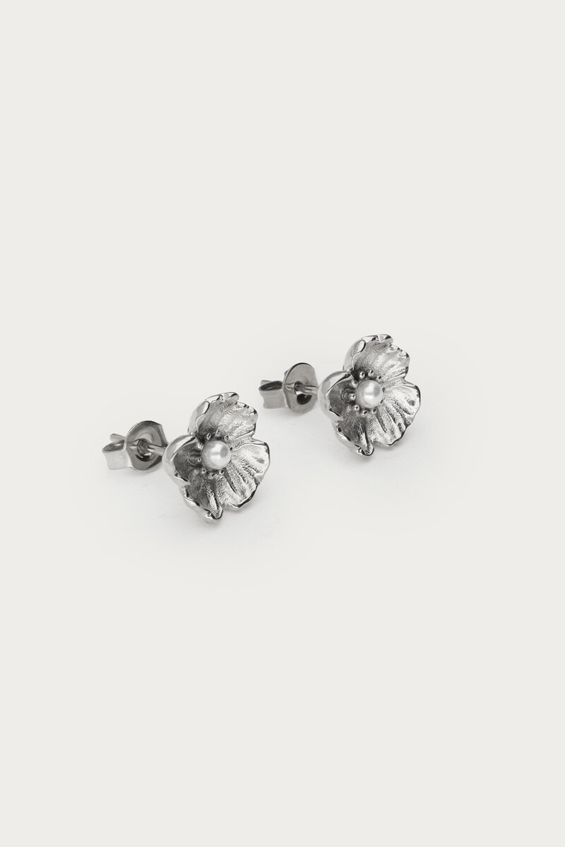 Studs with ranunculus flower and faux pearl | My Jewellery