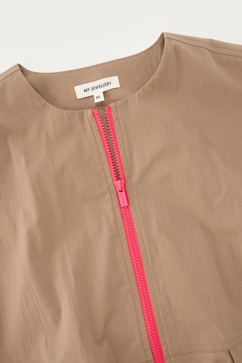 Taupe vest in balloon look with pink zipper | My Jewellery