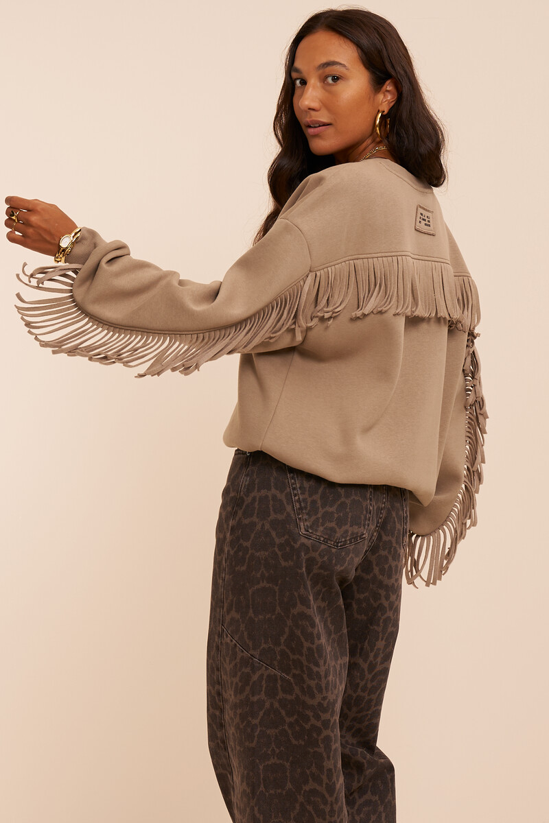 Taupe sweater with fringes and label | My Jewellery