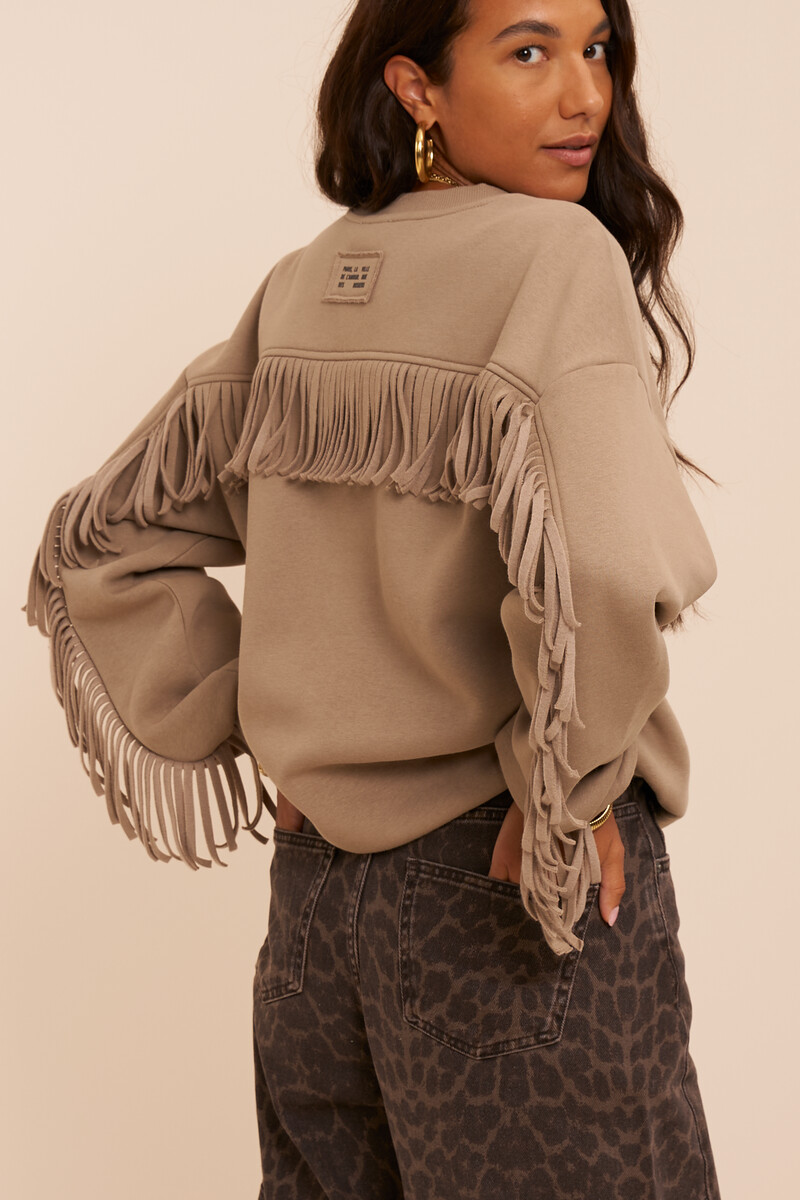 Taupe sweater with fringes and label | My Jewellery