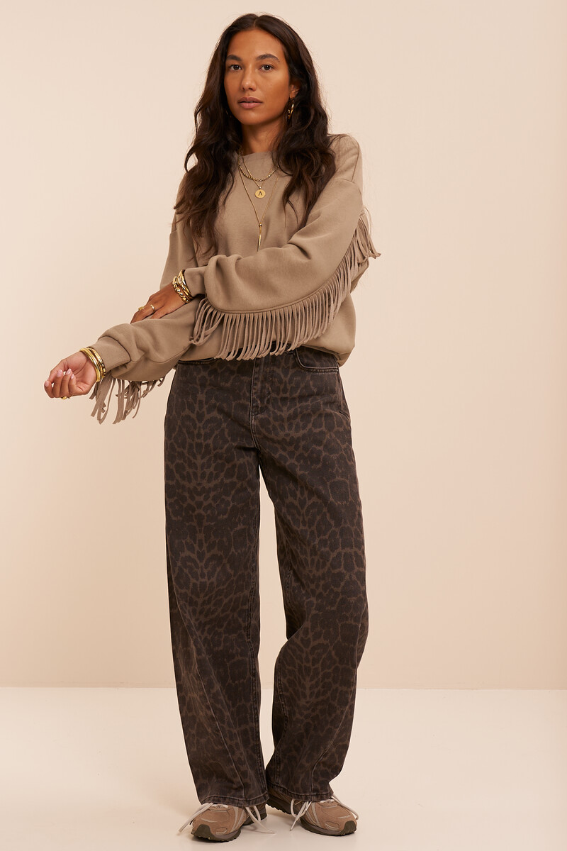 Taupe sweater with fringes and label | My Jewellery