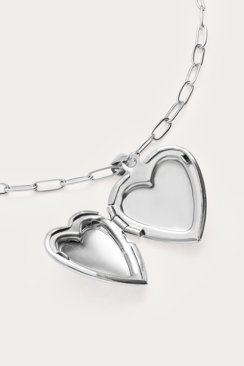 Vintage chain necklace with heart locket