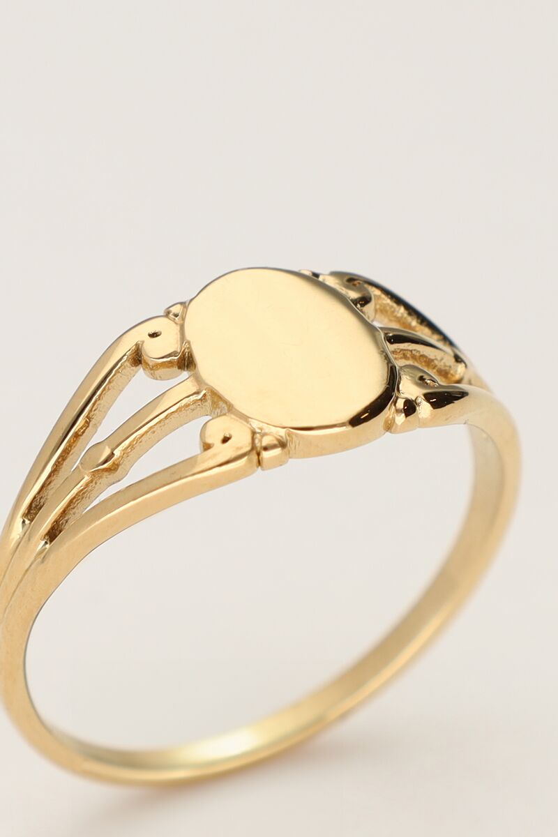 Vintage oval signet ring | My Jewellery