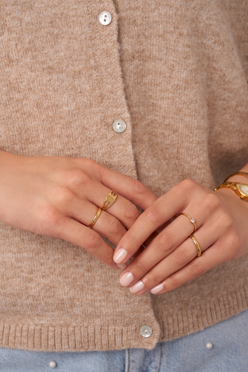 Vintage oval signet ring | My Jewellery