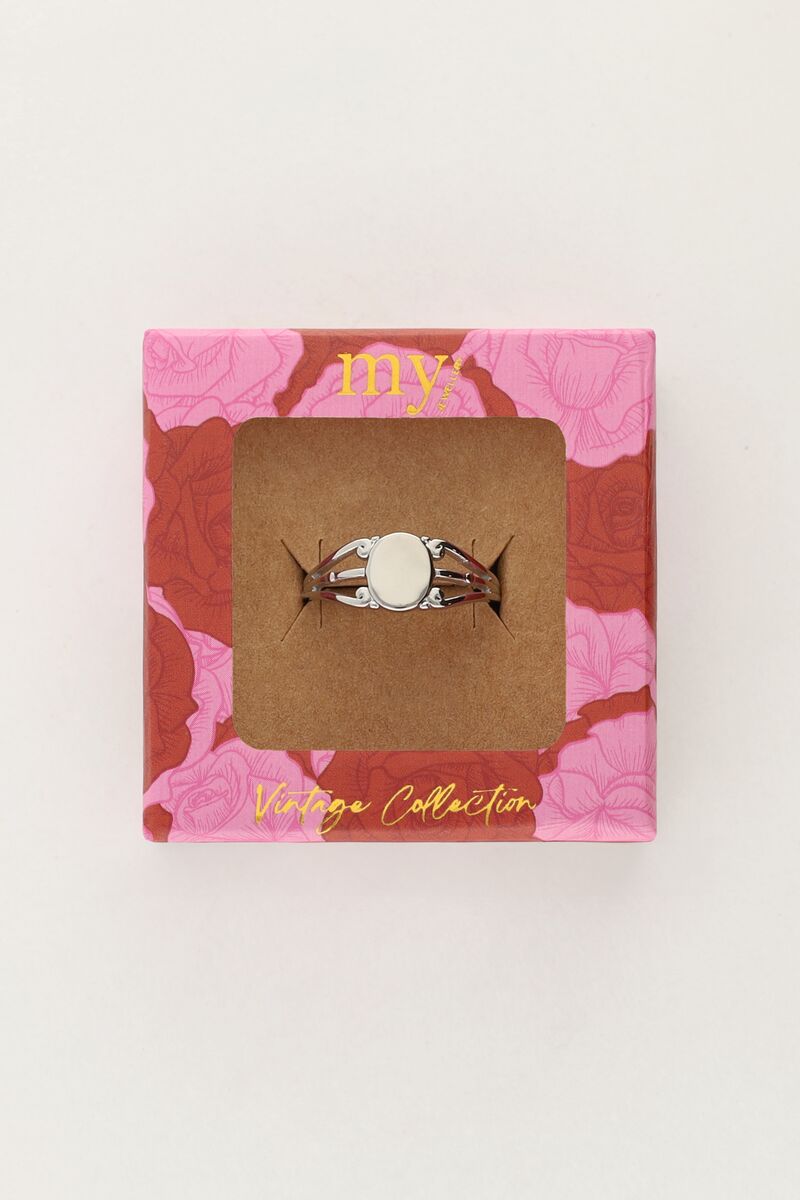 Vintage oval signet ring | My Jewellery