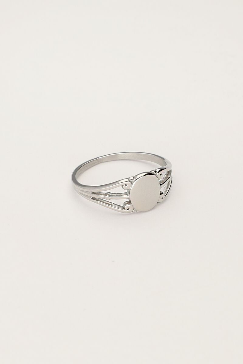Vintage oval signet ring | My Jewellery