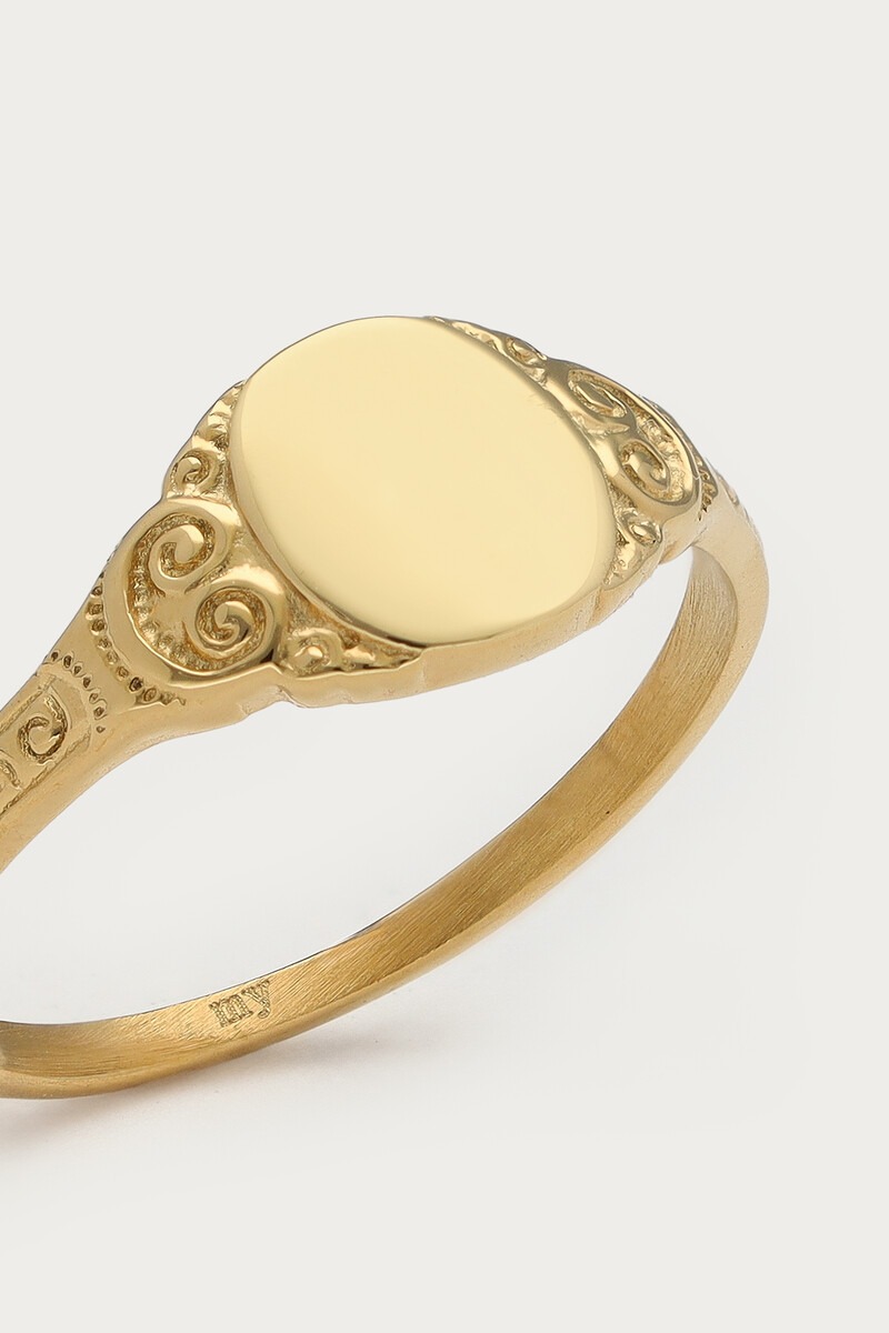Vintage signet ring with swirl motif | My Jewellery