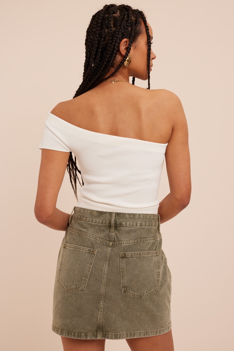 White basic one-shoulder top | My Jewellery