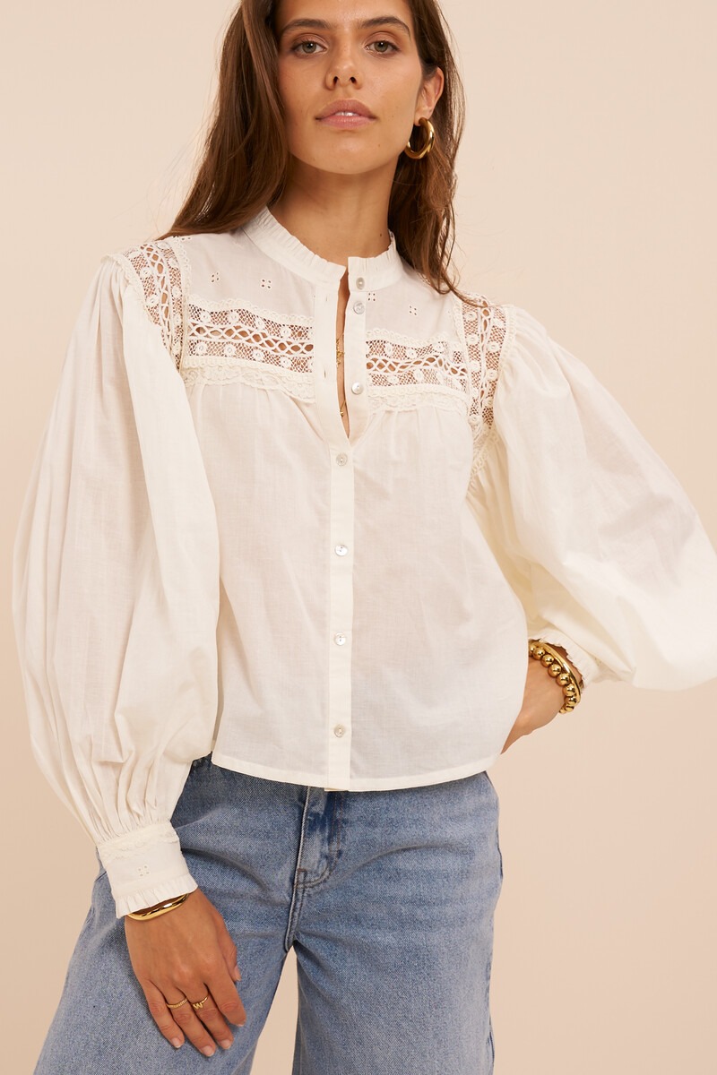 White blouse with lace details and long sleeves | My Jewellery