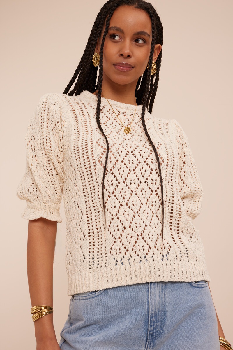 White knitted top with short sleeves and ajour | My Jewellery