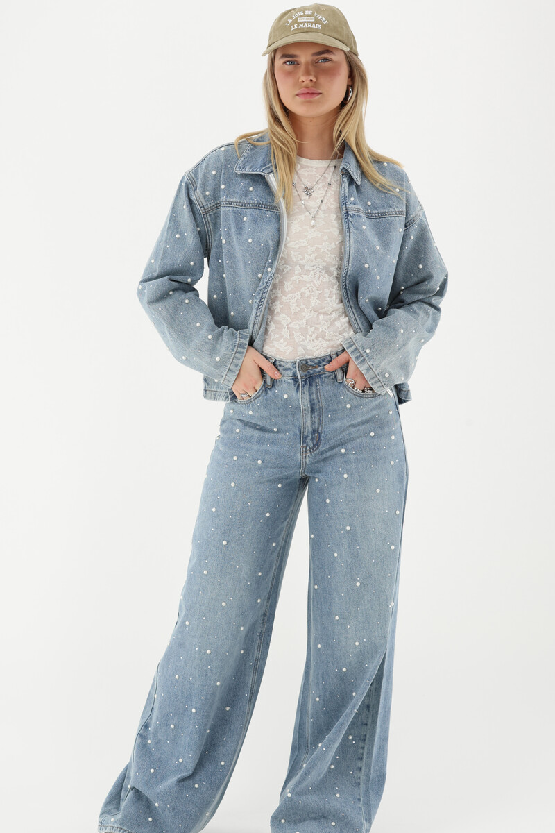 White lace top with round neckline | My Jewellery