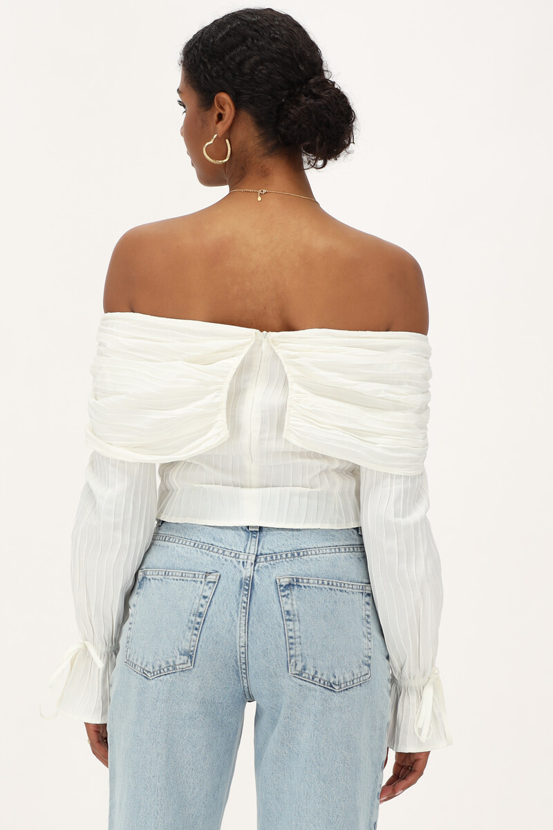 White off-shoulder top with texture | My Jewellery