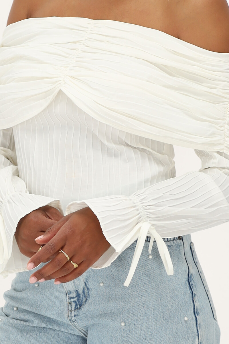 White off-shoulder top with texture | My Jewellery