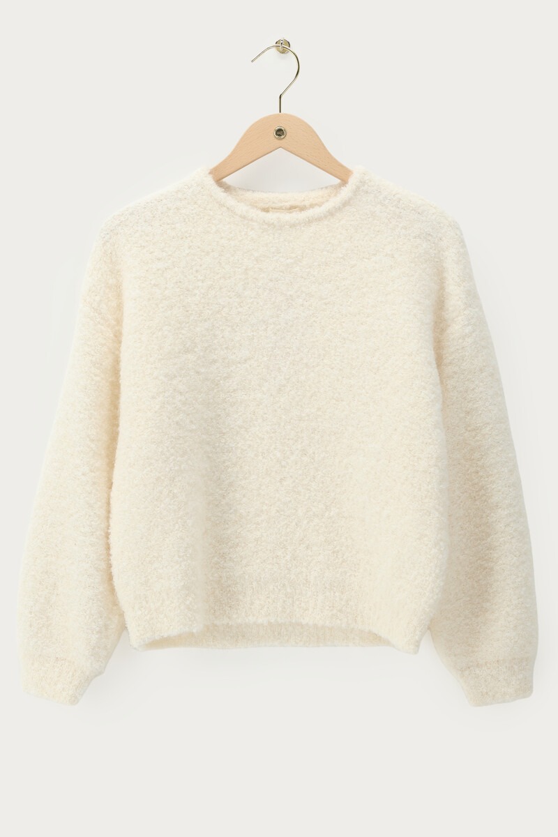 White oversized bouclé sweater | My Jewellery