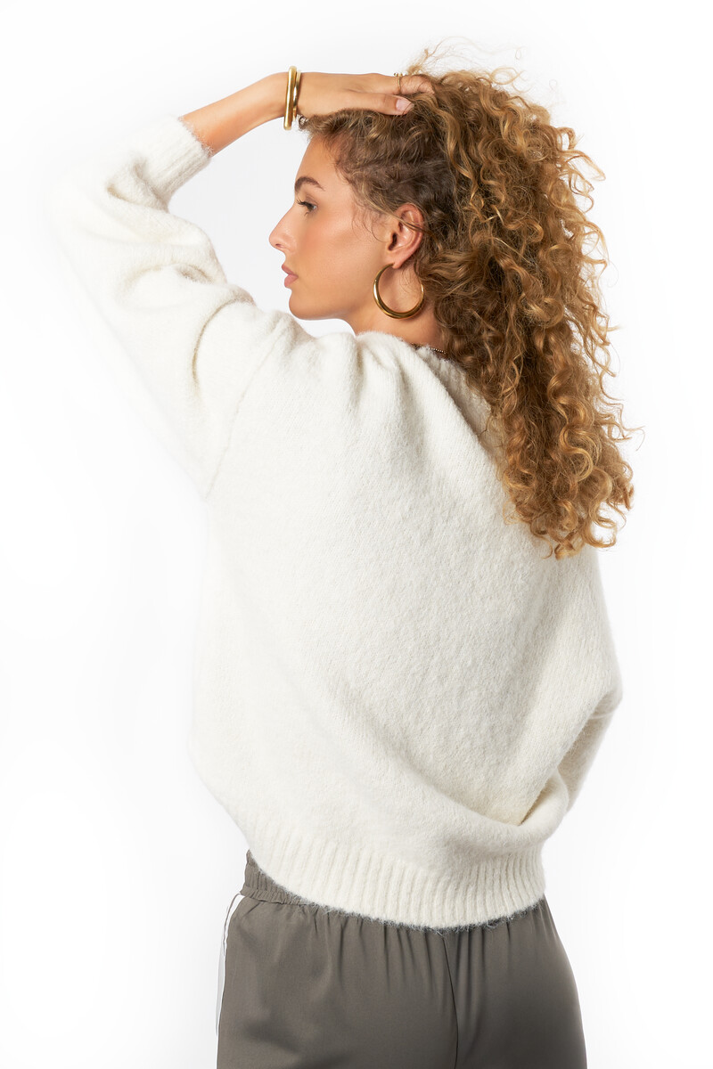 White oversized knitted sweater | My Jewellery