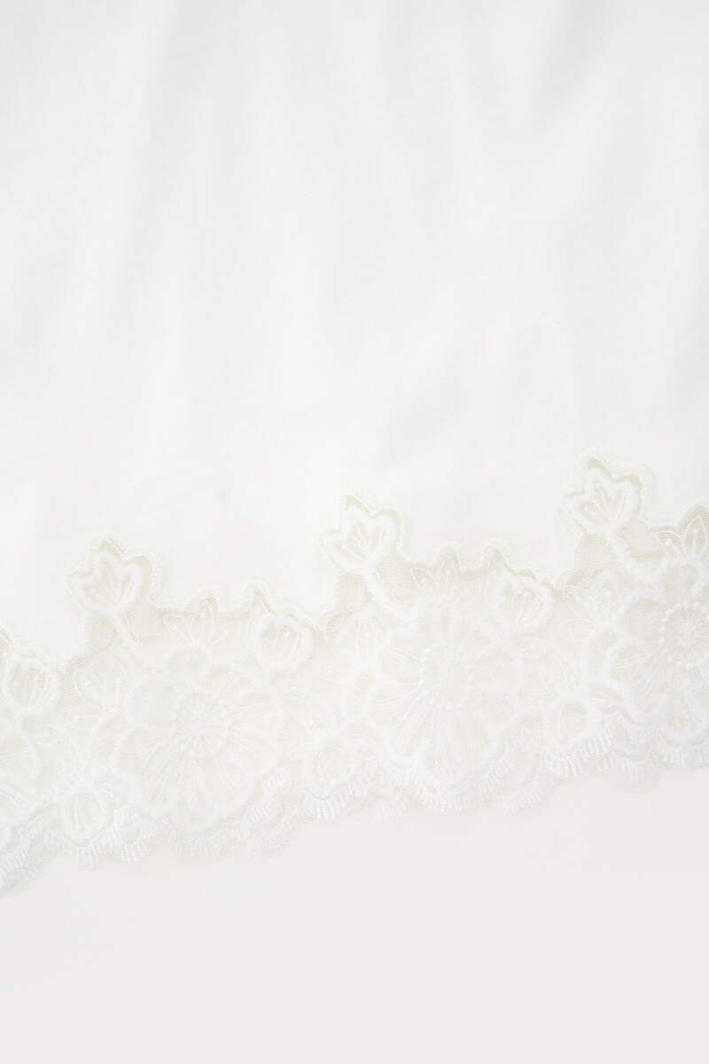 White oversized T-shirt with lace details | My Jewellery