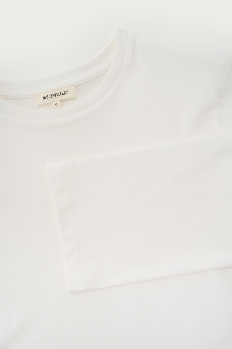 White oversized T-shirt with long sleeves and shoulder pads